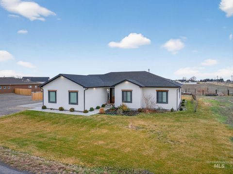 Photo of 102 250 E, Burley, ID 83318 (MLS # 98970371)