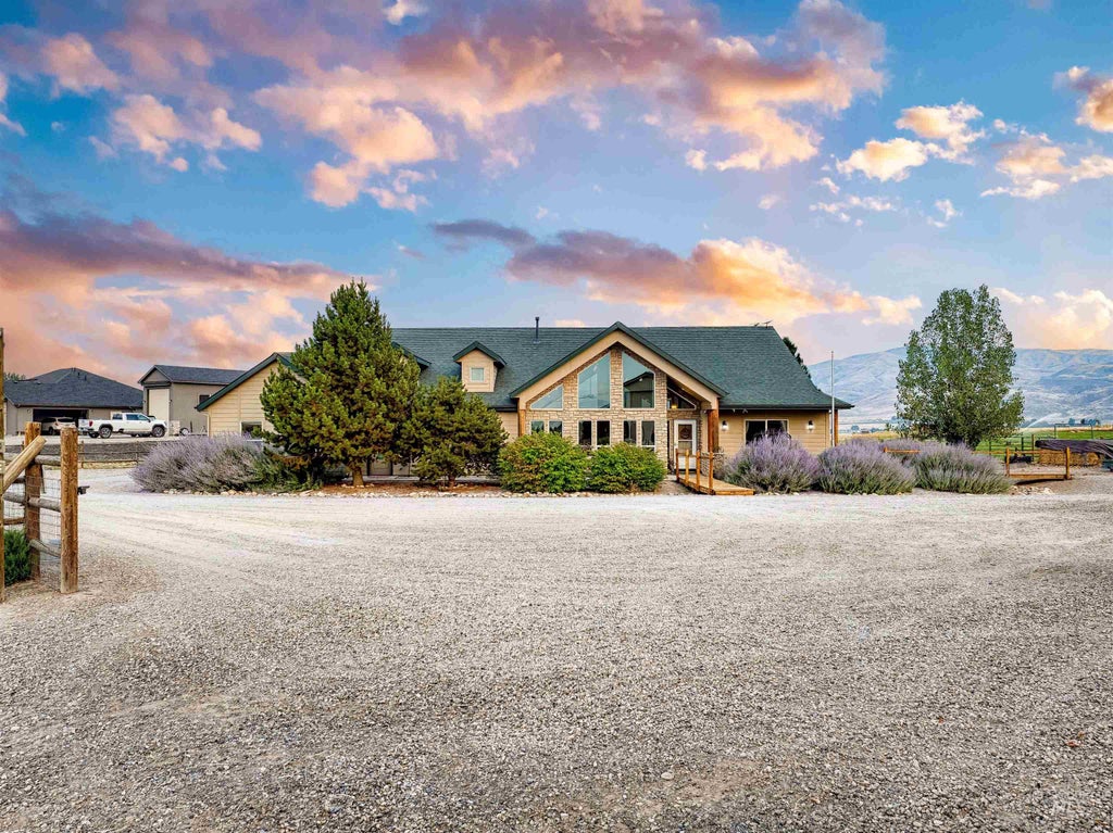 Photo of 9225 N Highway 52, Horseshoe Bend, ID 83629 (MLS # 98999405)