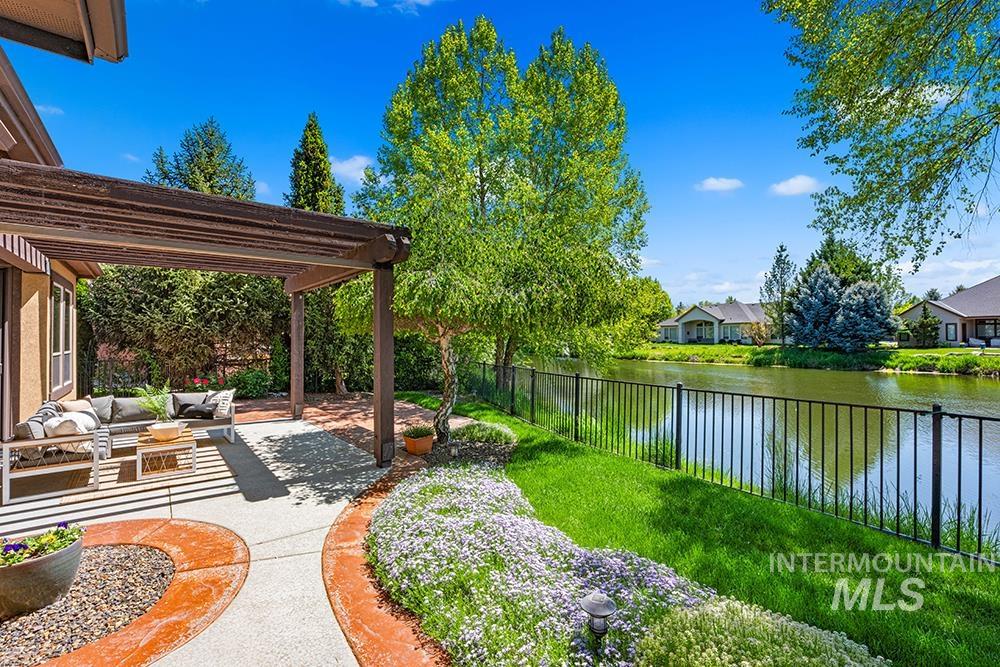 2148 S Links Place