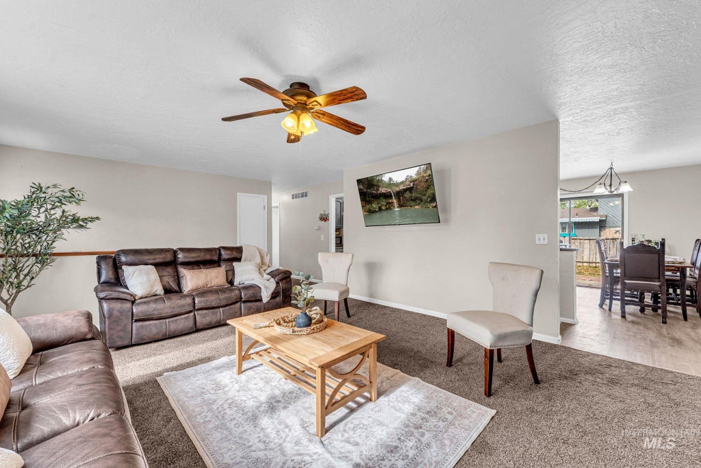 Photo of 850 Rosewood Dr, Twin Falls, ID 83301 (MLS # 98994277)