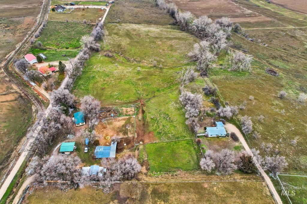 Photo of 17567 Hollow Rd, Caldwell, ID 83607 (MLS # 98973110)