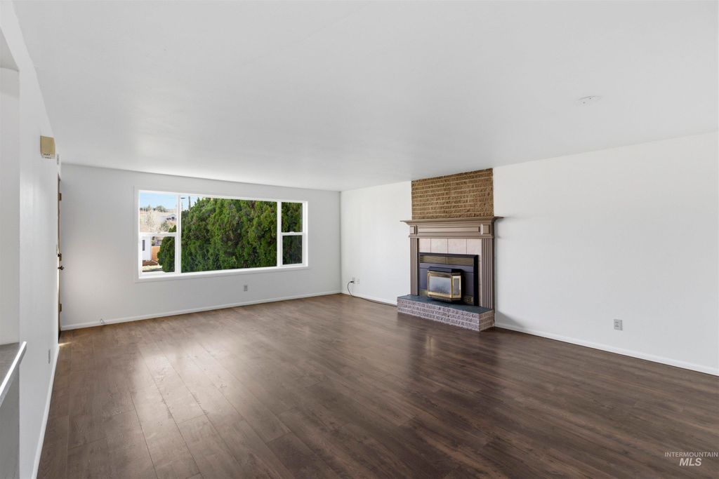 Photo of 614 Kenneth St, Moscow, ID 83843 (MLS # 98981217)