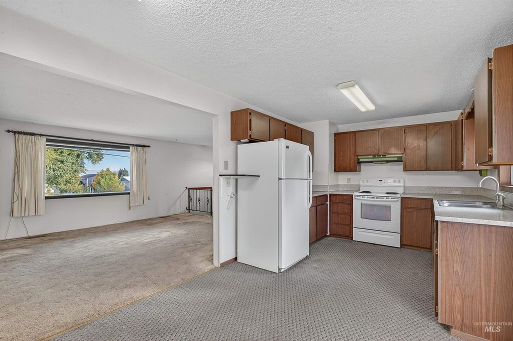 Photo of 1402 Burrell Ave, Lewiston, ID 83501 (MLS # 98966074)