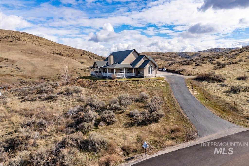 Photo of 2132 Corral Road, Emmett, ID 83617 (MLS # 98975596)