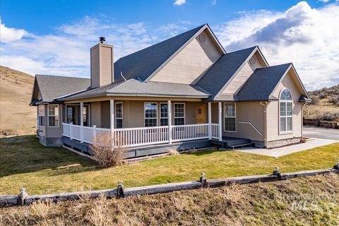 Photo of 2132 Corral Road, Emmett, ID 83617 (MLS # 98975596)