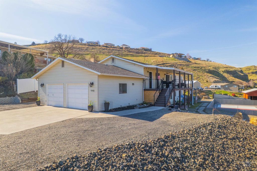 Photo of 940 Coulter Ln, Clarkston, WA 99403 (MLS # 98968828)