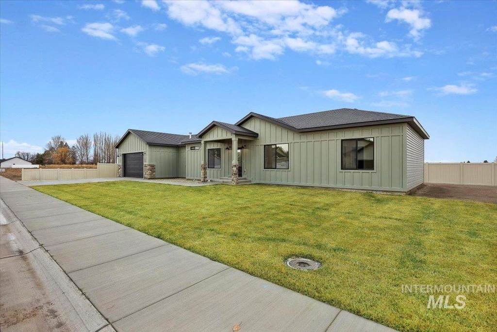 Photo of 1108 Bronze Drive, Rupert, ID 83350 (MLS # 98979124)