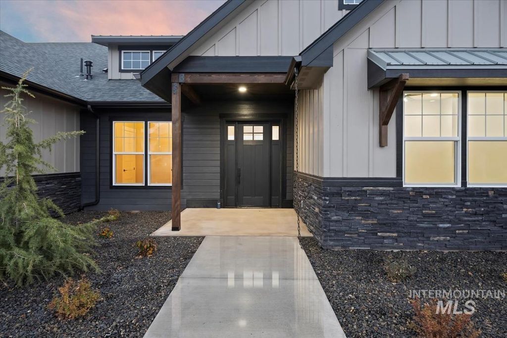 Photo of 24799 Sienna Glenn St, Middleton, ID 83644 (MLS # 98968118)