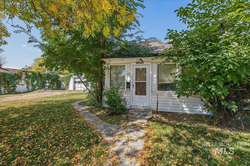 Photo of 1215 13th Ave S AVE, Nampa, ID 83651 (MLS # 99001844)