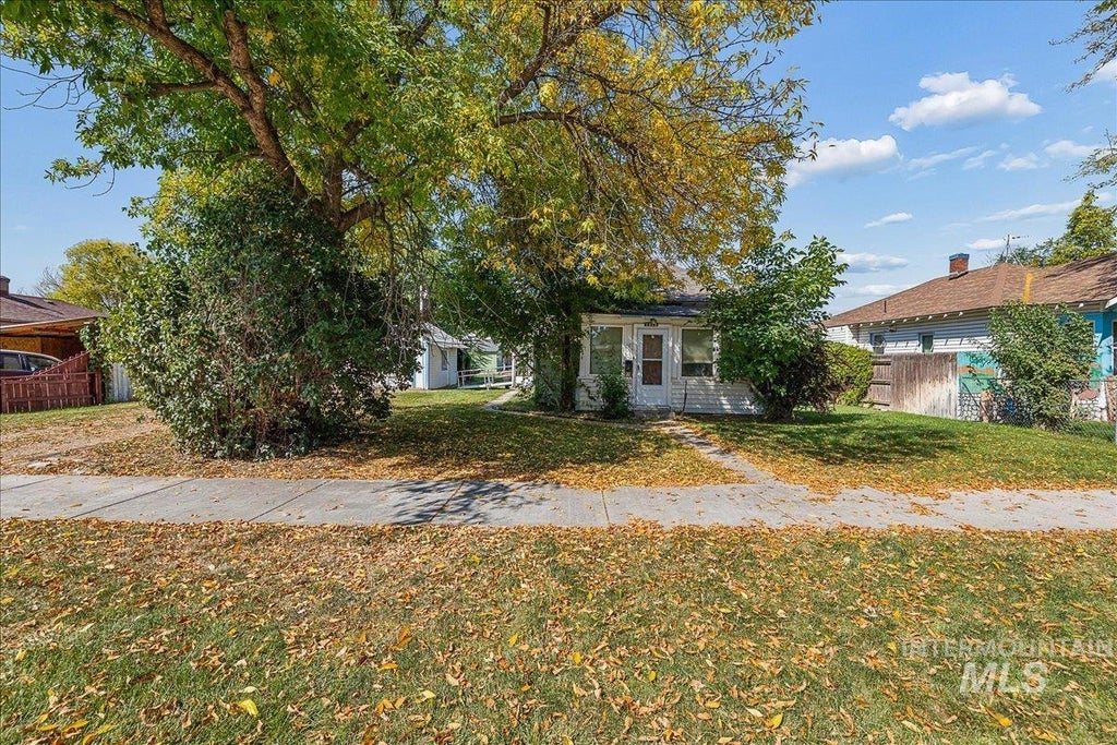 Photo of 1215 13th Ave S AVE, Nampa, ID 83651 (MLS # 99001844)