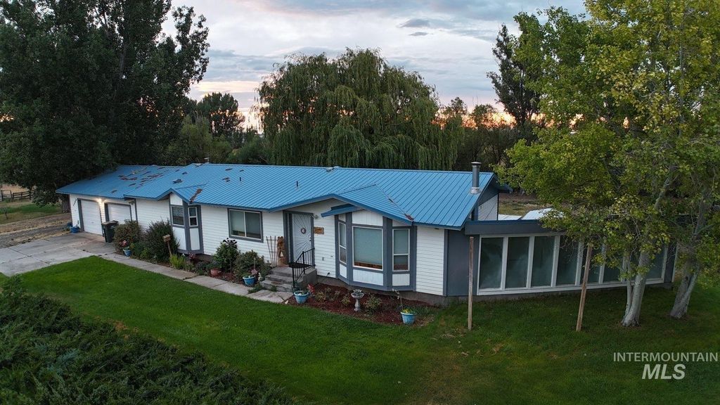 Photo of 340 W 400 S, Heyburn, ID 83336 (MLS # 98992009)