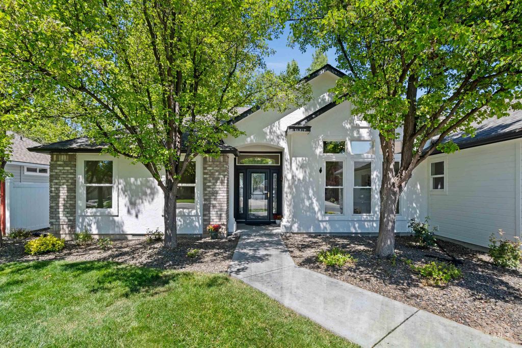 Photo of 2188 E Skokie Dr, Eagle, ID 83616 (MLS # 98985329)