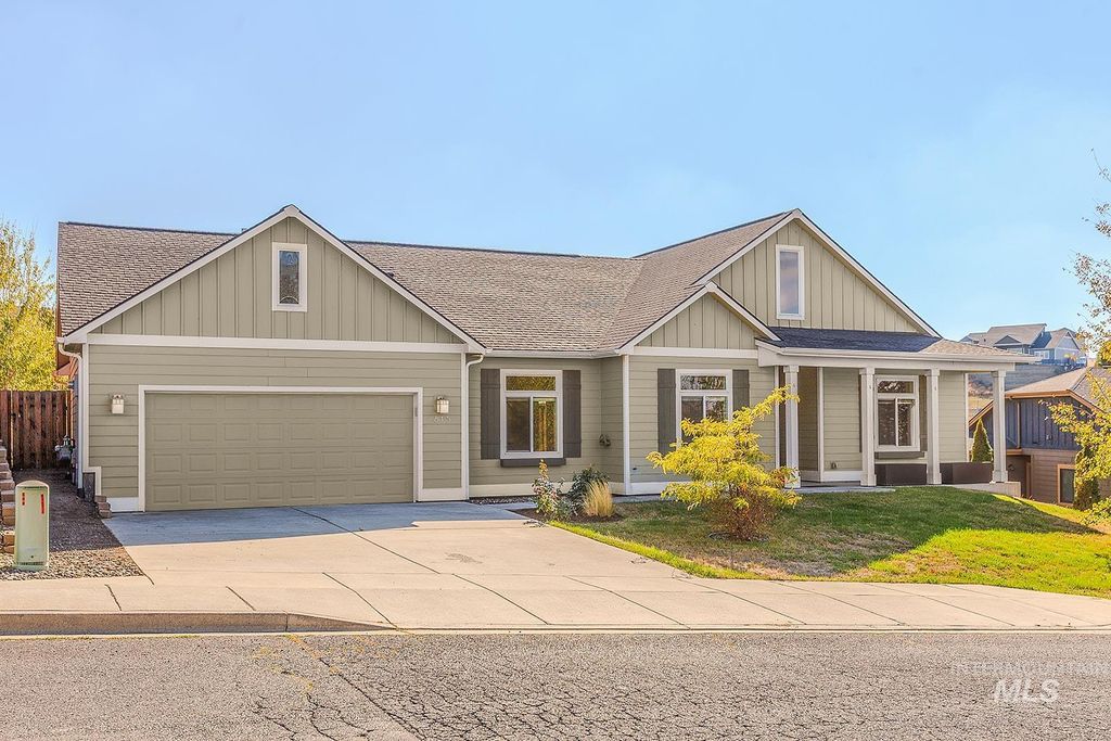 Photo of 815 NW Valley View Drive, Pullman, WA 99163 (MLS # 98967561)