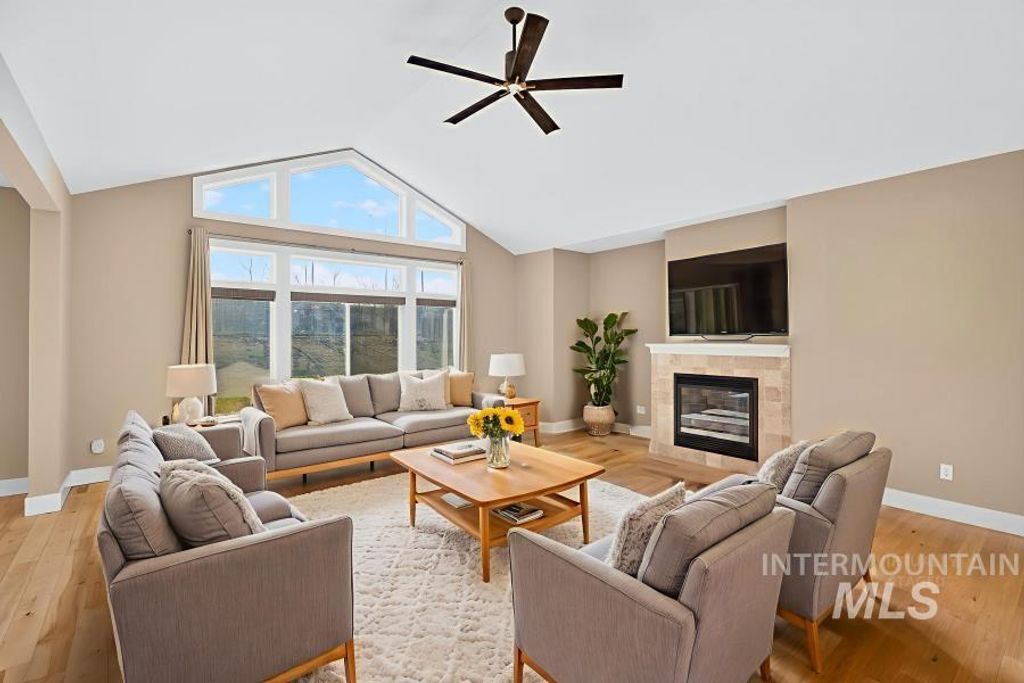 Photo of 815 NW Valley View Drive, Pullman, WA 99163 (MLS # 98967561)