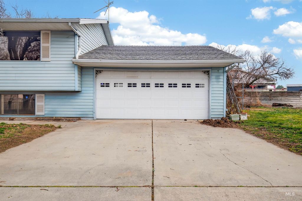 Photo of 3181 Hallgren Drive, Clarkston, WA 99403 (MLS # 98974961)