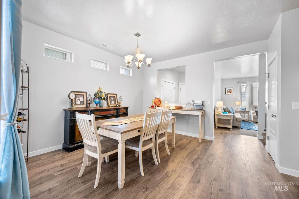 Photo of 1802 W Heavy Timber Dr, Meridian, ID 83642 (MLS # 98971718)