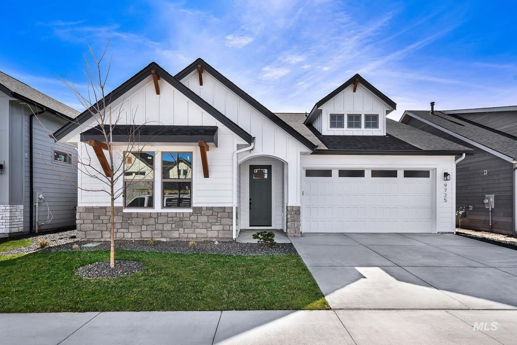 Photo of 9725 W Snow Wolf Ln, Star, ID 83669 (MLS # 98976225)