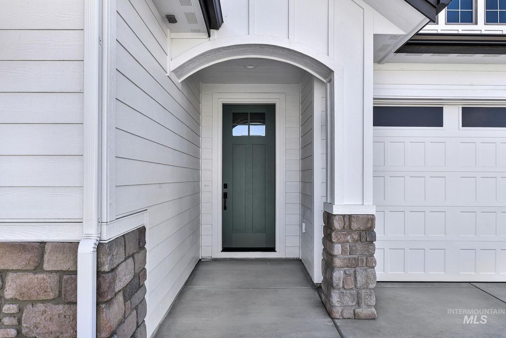 Photo of 9725 W Snow Wolf Ln, Star, ID 83669 (MLS # 98976225)