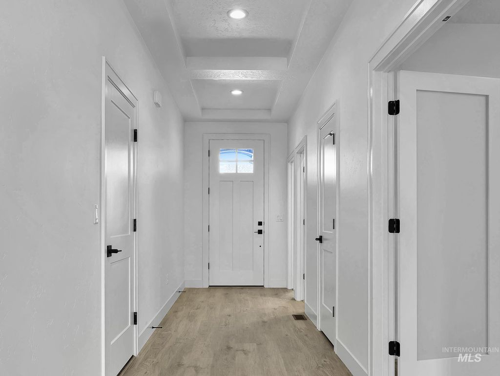 Photo of 9725 W Snow Wolf Ln, Star, ID 83669 (MLS # 98976225)