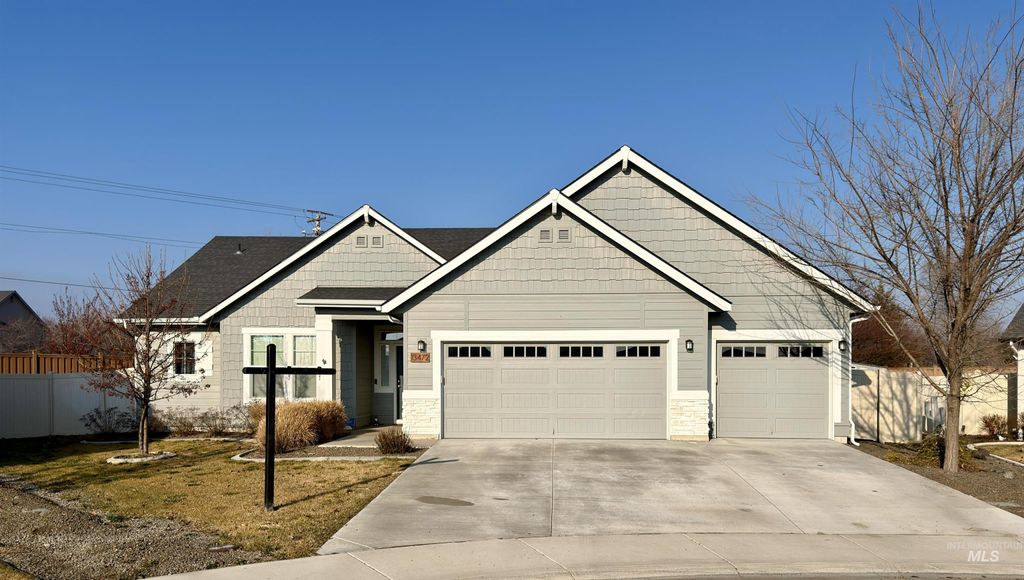 Photo of 13472 Deodar St, Caldwell, ID 83607 (MLS # 98971888)