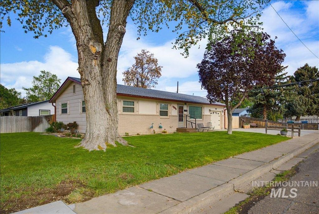 Photo of 1205 N 6th E, Mountain Home, ID 83647 (MLS # 98983594)