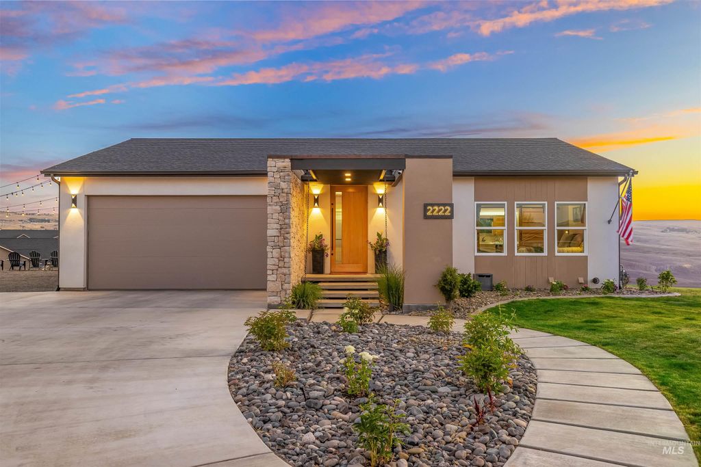 Photo of 2222 Deer Pointe Drive, Clarkston, WA 99403 (MLS # 98975930)