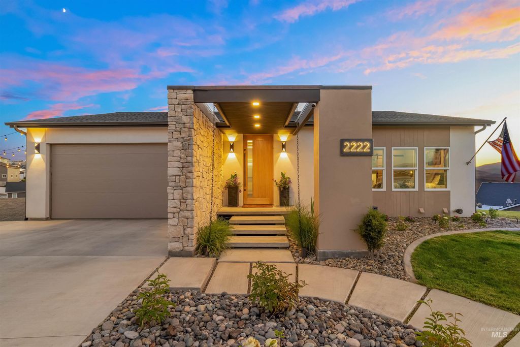 Photo of 2222 Deer Pointe Drive, Clarkston, WA 99403 (MLS # 98975930)