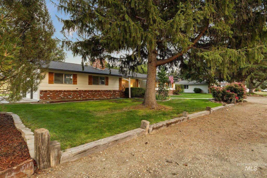 Photo of 20 N Jefferson St, Nampa, ID 83651 (MLS # 98997379)