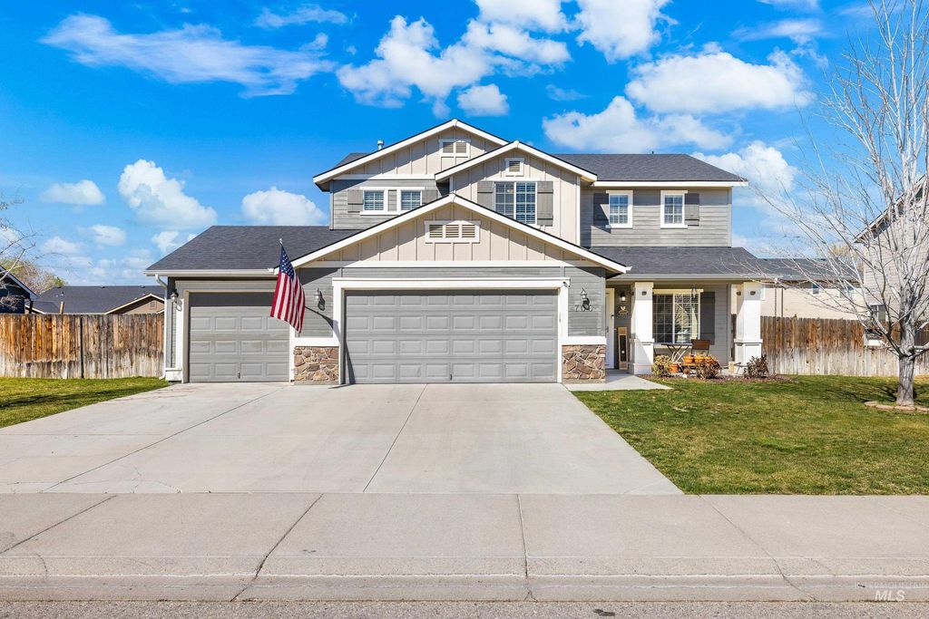 Photo of 700 SW Panner St, Mountain Home, ID 83647 (MLS # 98982300)