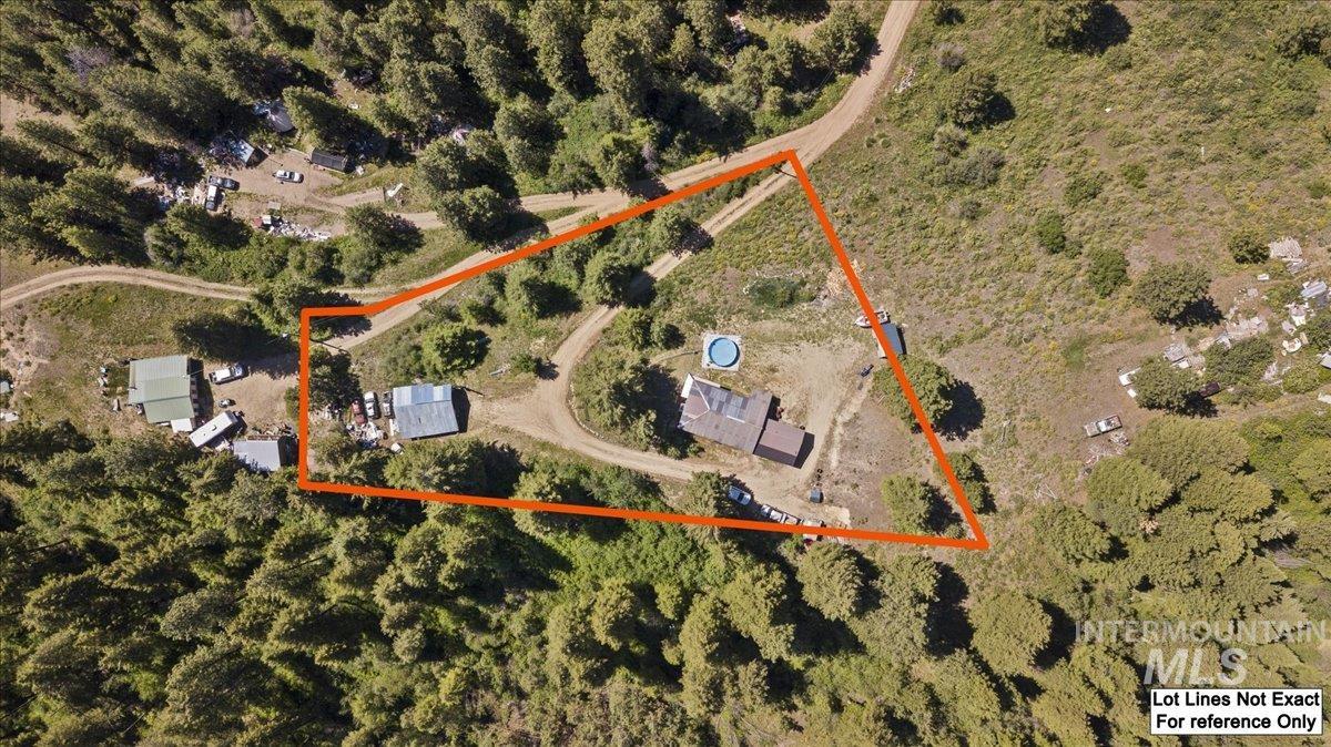 Aerial view of property and surrounding area featuring property boundaries highlighted