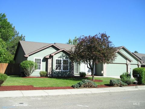 Photo of 2070 N Aronmink WAY, Meridian, ID 83646 (MLS # 98987392)