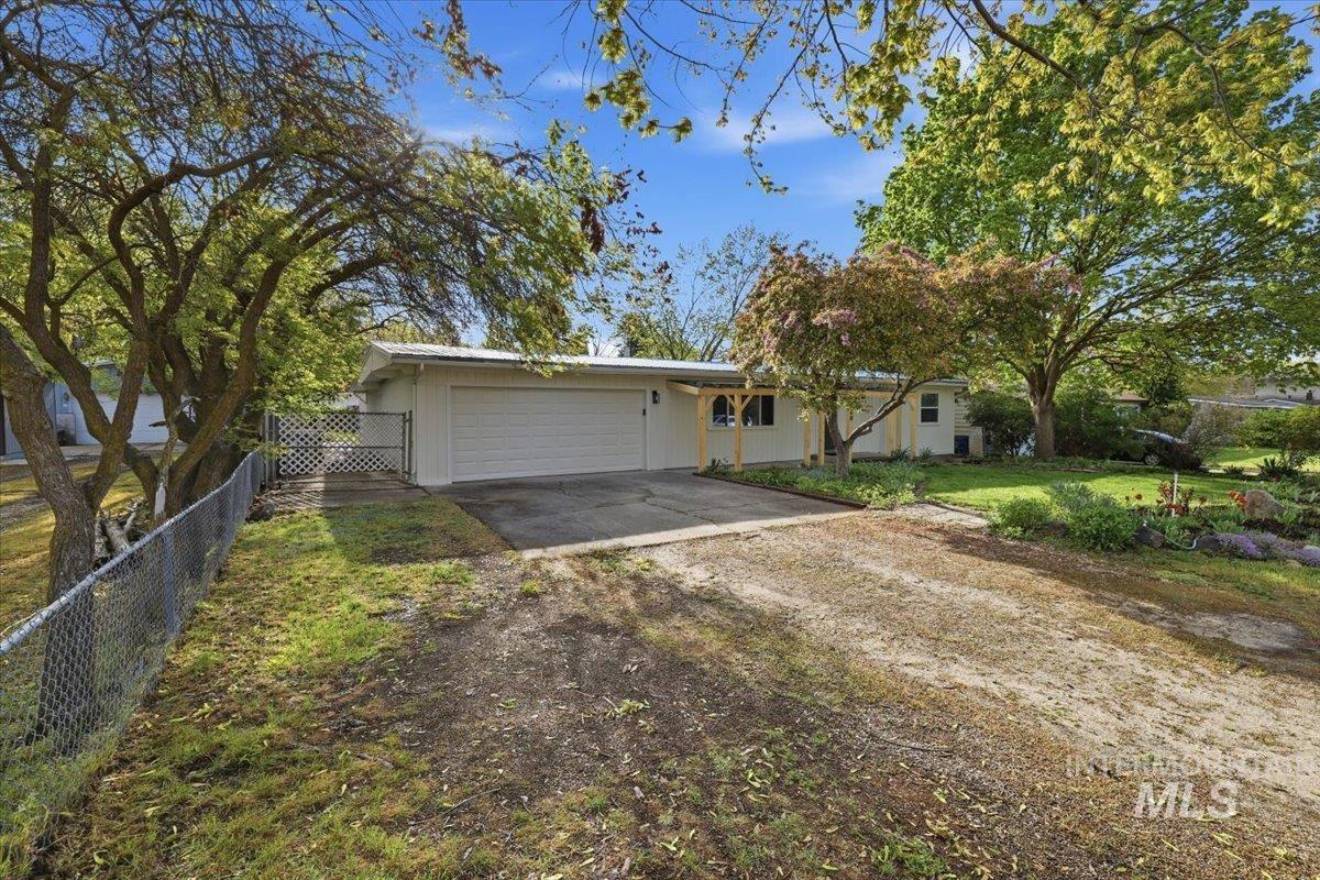 4760 N Maplewood