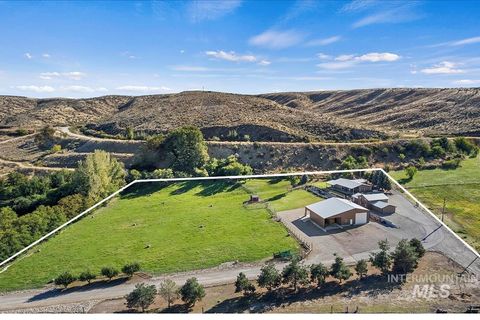 Photo of 3550 Bishop Road, Emmett, ID 83617 (MLS # 98964327)