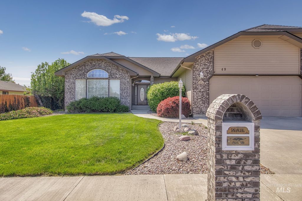 Photo of 49 NW 19th St, Ontario, OR 97914 (MLS # 98976720)