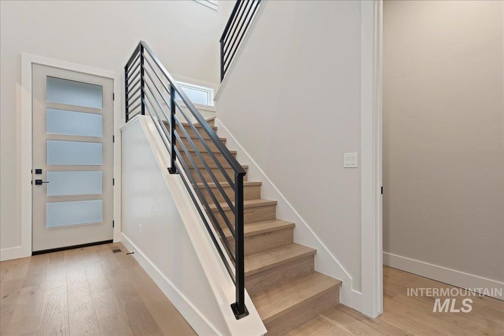 Photo of 410 W Sand Dune Ln, Boise, ID 83702 (MLS # 98972803)