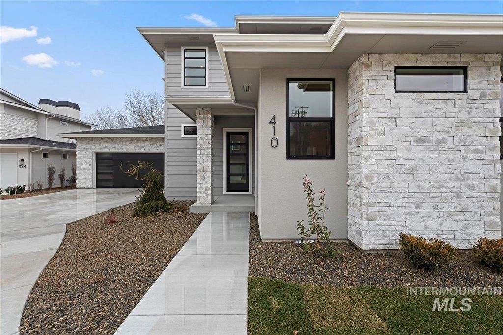 Photo of 410 W Sand Dune Ln, Boise, ID 83702 (MLS # 98972803)
