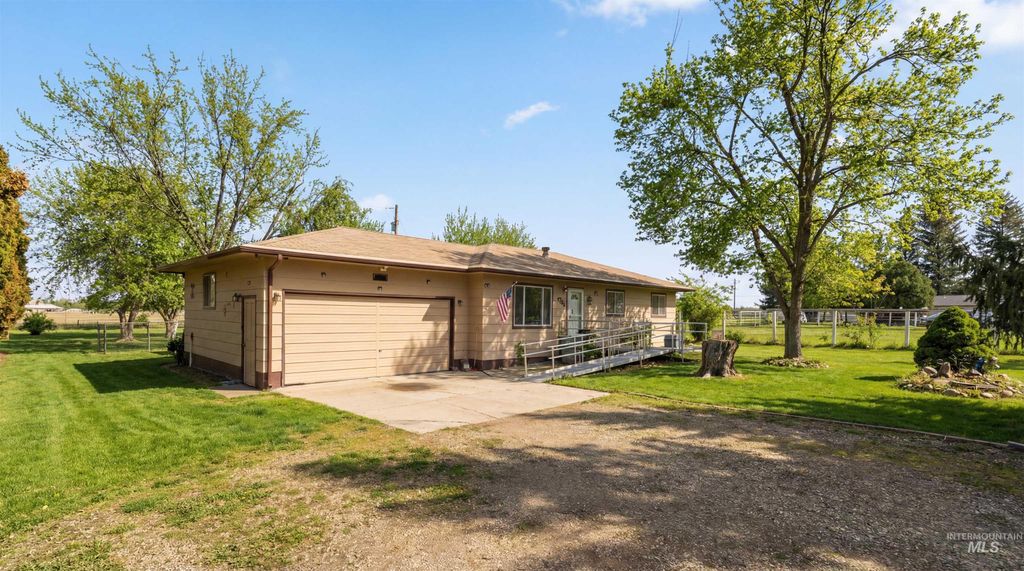 Photo of 19076 Pleasant Ave, Caldwell, ID 83607 (MLS # 98972215)