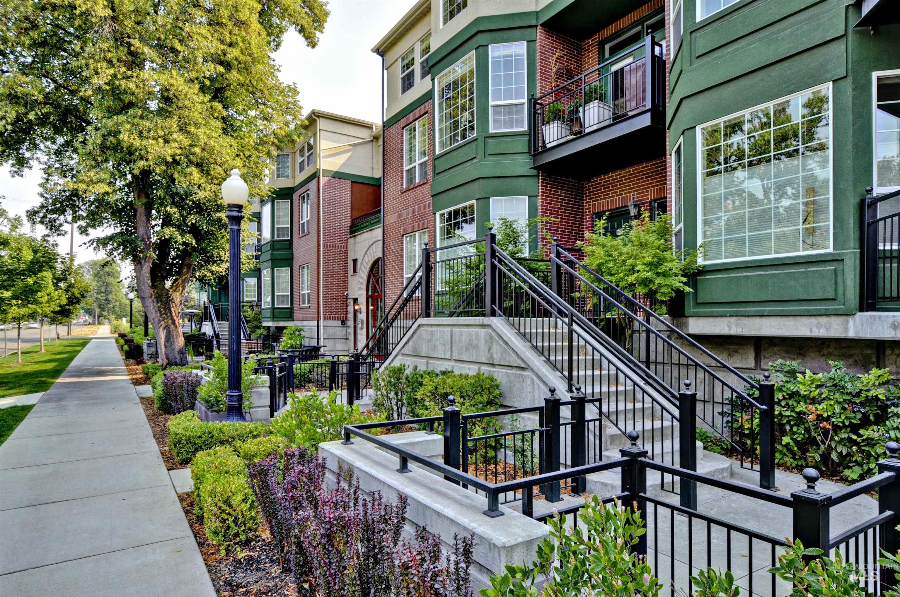 Tree lined street, minutes from downtown and Hyde Park dining and shopping.