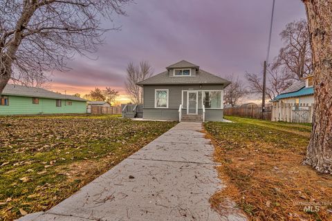 Photo of 223 W Blvd, New Plymouth, ID 83655 (MLS # 98969677) Photo of 223 W Blvd, New Plymouth, ID 83655 (MLS # 98969677)