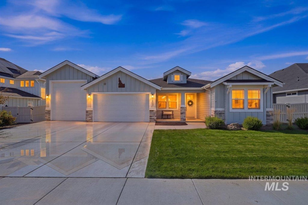 Photo of 1607 Glencoe St, Middleton, ID 83644 (MLS # 99002422)