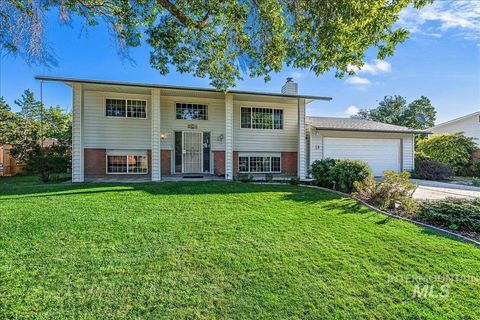 Photo of 9934 W Lancelot Ave, Boise, ID 83704 (MLS # 98988675)