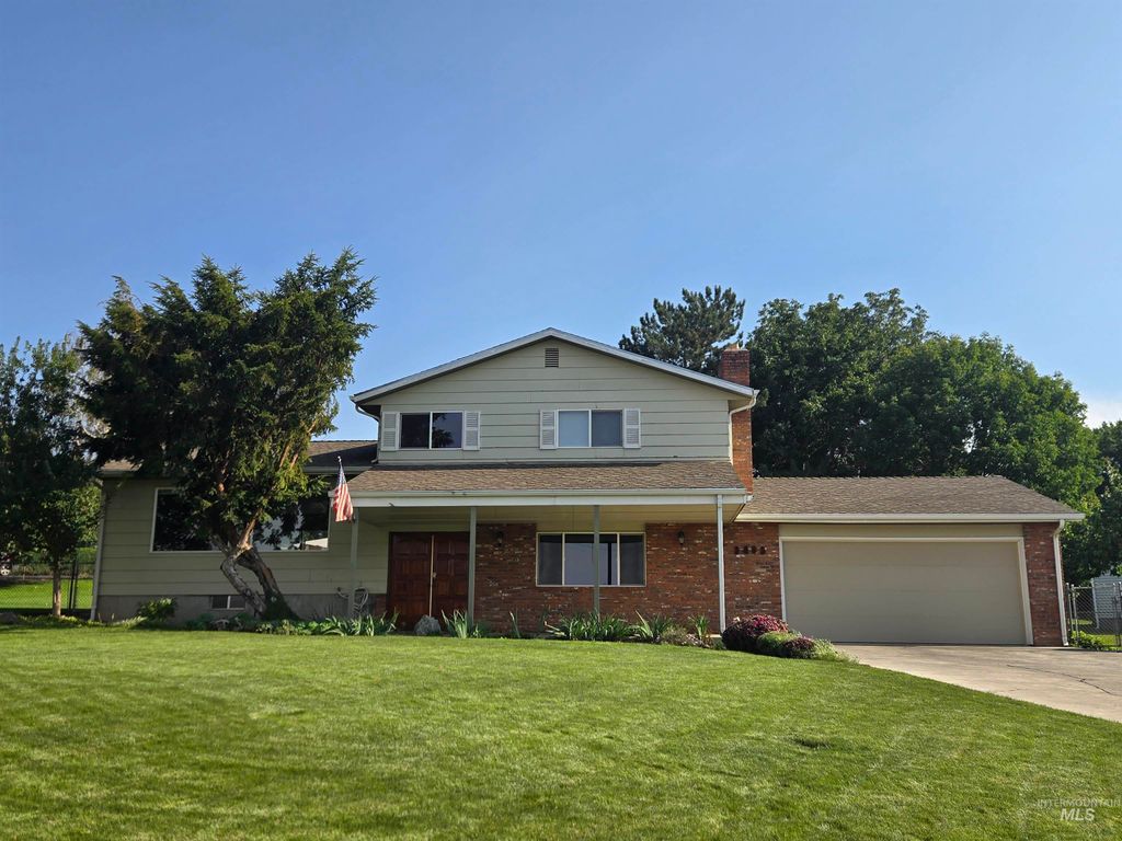 Photo of 3403 Meadowlark Dr, Lewiston, ID 83501 (MLS # 98961526)