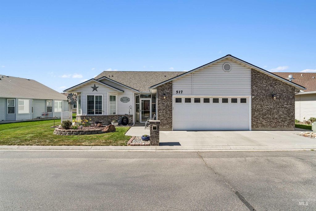 Photo of 517 N Stratford St, Nampa, ID 83651 (MLS # 98979682)