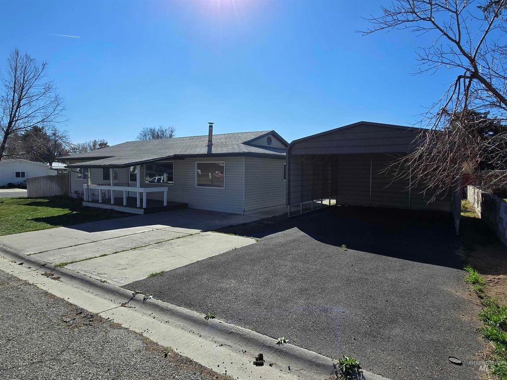 Photo of 1011 S Cleveland St, Jerome, ID 83338 (MLS # 98980278)