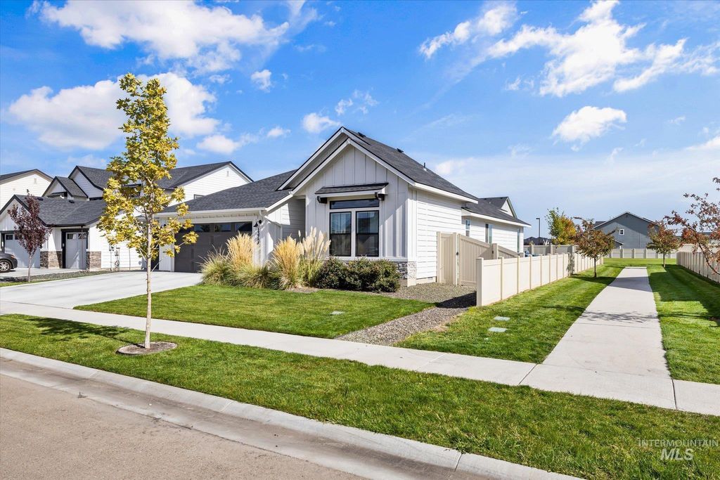Photo of 13784 S Sonata Way, Nampa, ID 83651 (MLS # 98964290)