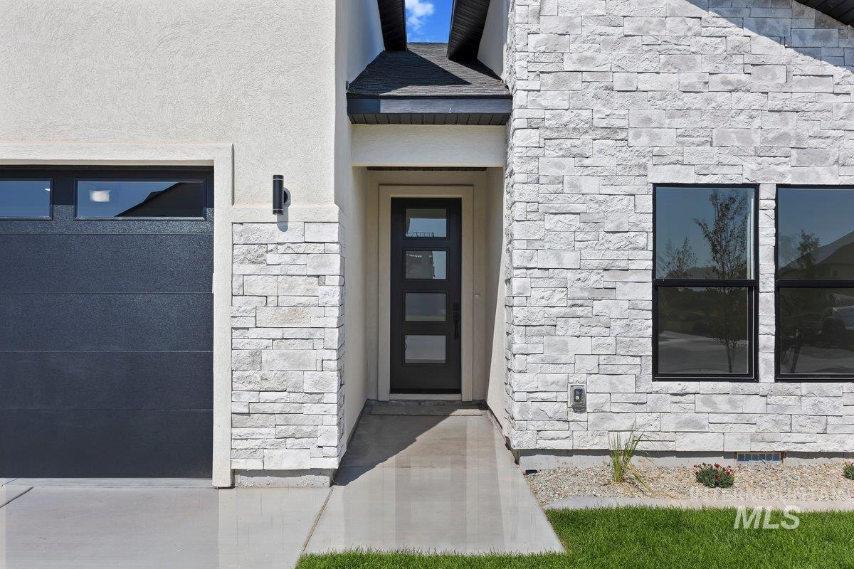 523 Canyon Falls Dr.