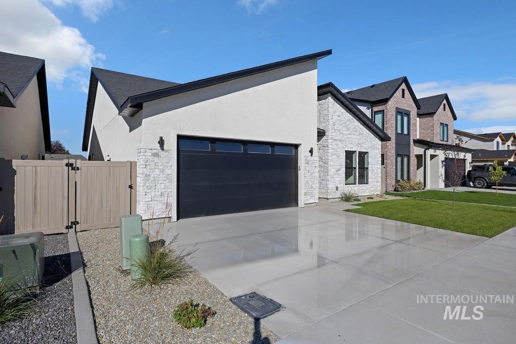 Photo of 523 Canyon Falls Dr, Twin Falls, ID 83301 (MLS # 98962761)