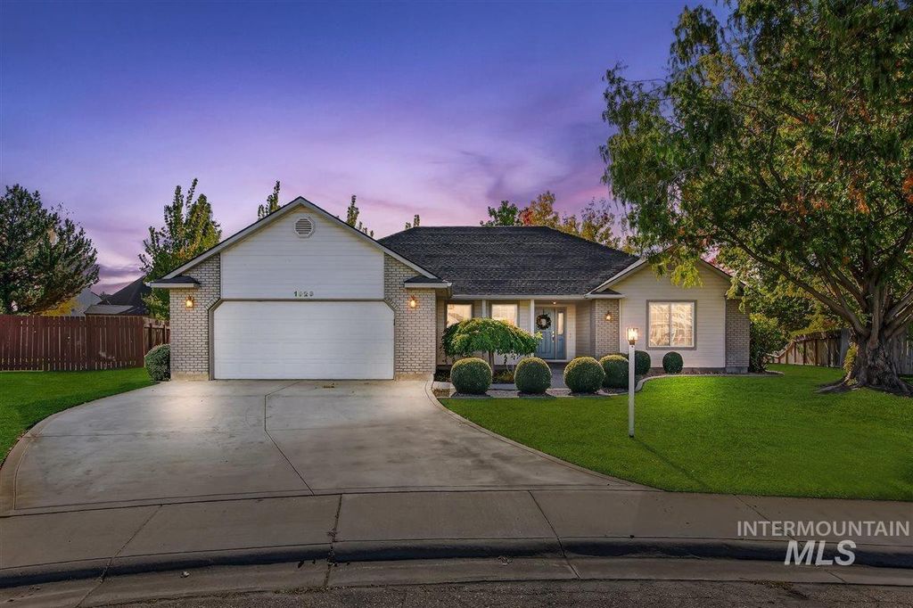 Photo of 1623 Thorn Creek Ct, Nampa, ID 83686 (MLS # 98966298)