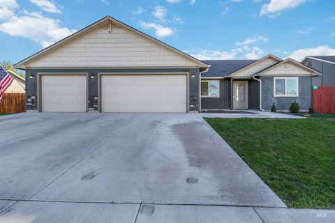 Photo of 1120 W 10th St, Weiser, ID 83672 (MLS # 98965234)