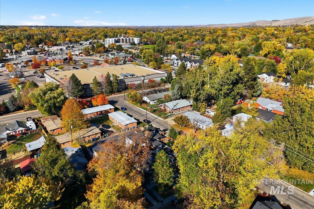 Aerial view of property's location featuring a heavily wooded area